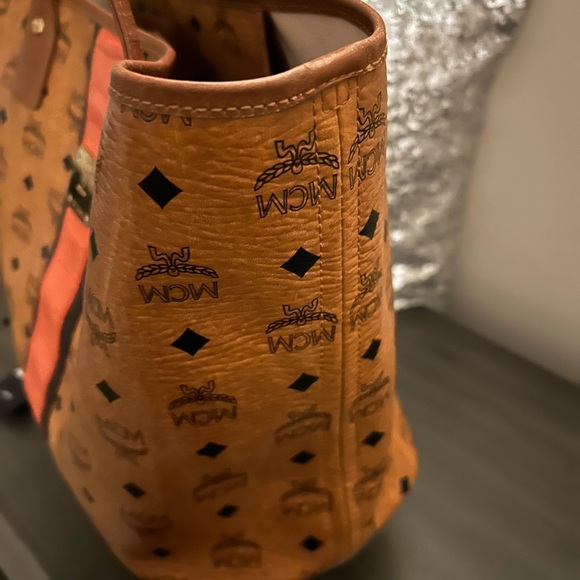 AUTHENTIC MCM TOTE. It’s in EUC. One small call out inside. Clean. Free shipping - Picture 9 of 13